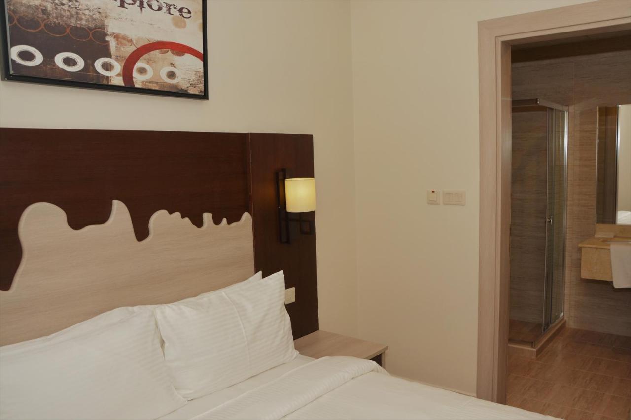 Albergue The Lofts Kuwait Fintas Kuwait City Exterior foto