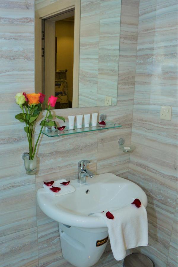 Albergue The Lofts Kuwait Fintas Kuwait City Exterior foto